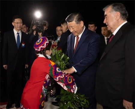 高清大图丨习近平抵达杜尚别开始对塔吉克斯坦进行国事访问