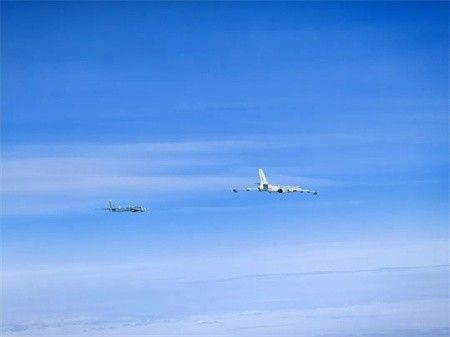 国防部证实：中俄在白令海相关空域组织联合空中战略巡航